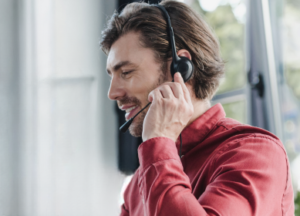 IT-Supportmitarbeiter bieten Kundenunterstützung